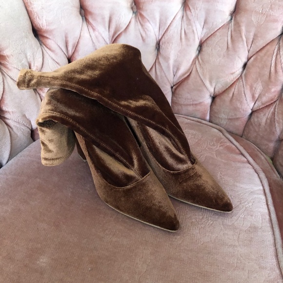 👢👢 Brown Velvet High Heel Boots 👢👢 - Picture 6 of 7